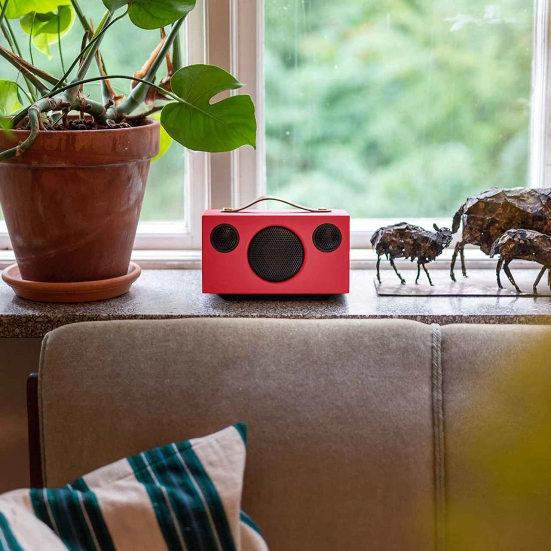 Audio Pro T3+ Portable Wireless Bluetooth Speaker - Coral Red 5 Audio Pro T3+ Portable Wireless Bluetooth Speaker - Coral Red - Image 3